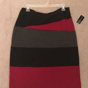 A midi evening skirt black-red-grey